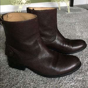 Frye 8.5 Short Brown